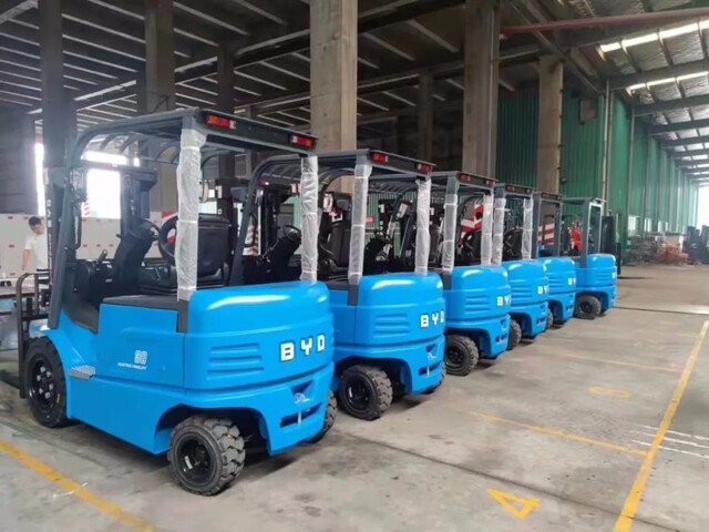通力合作！比亞迪叉車(chē)助力某玻璃生產(chǎn)企業(yè)清潔生產(chǎn)