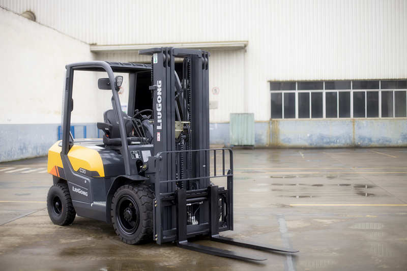 濰坊叉車(chē),CLG2030H柳工叉車(chē),濰坊柳工內燃叉車(chē)價(jià)格