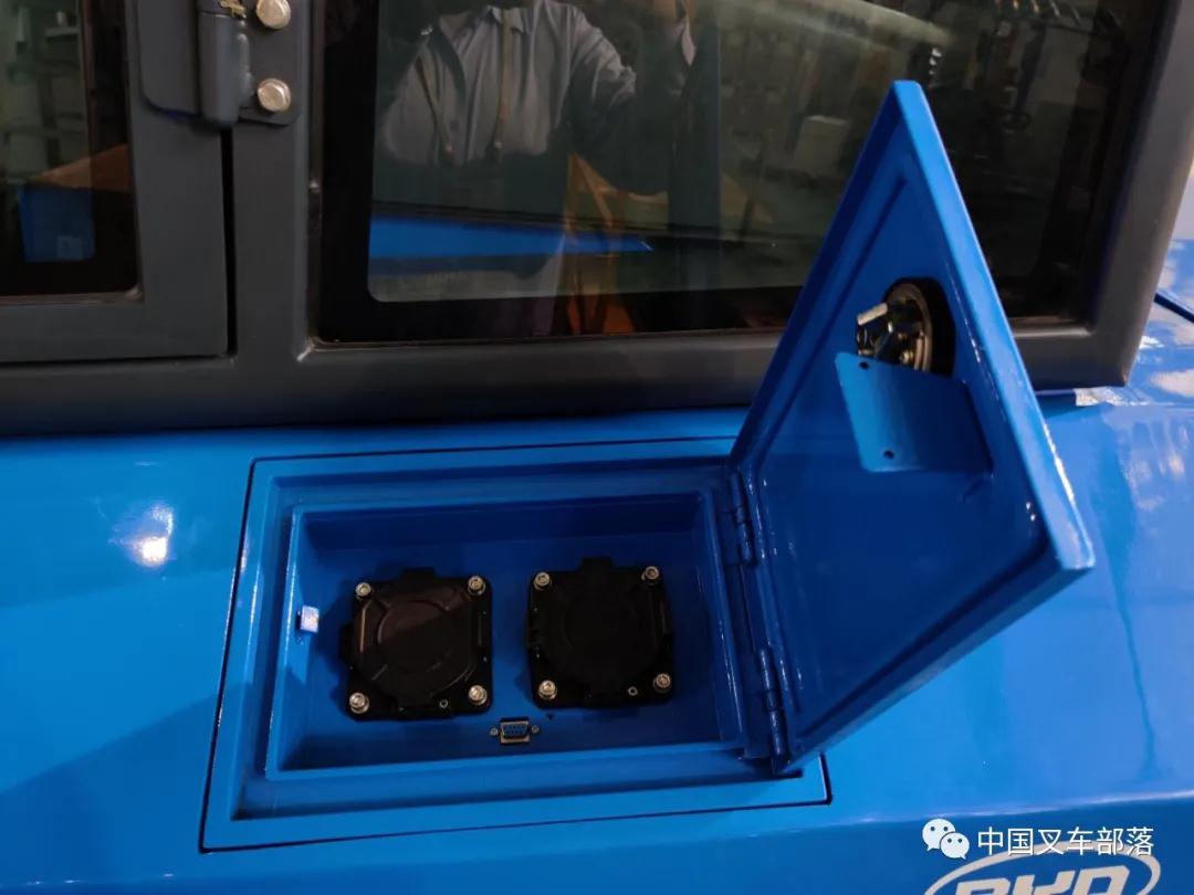 比亞迪叉車(chē)在歐洲推出雙槍充電模式