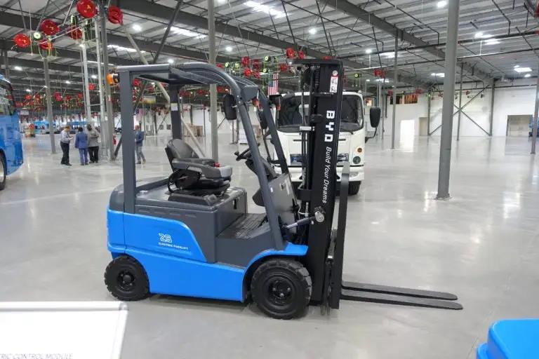 比亞迪提高叉車(chē)雙充電系統的生產(chǎn)率